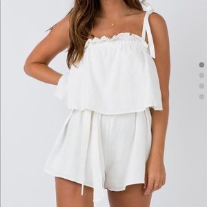 princess polly romper! brand new, size 10🤍